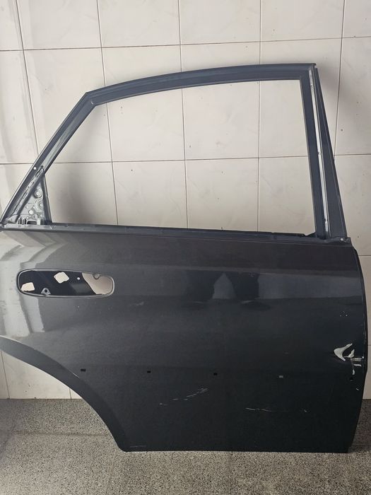 Продам правую заднюю дверь Gentra GK2