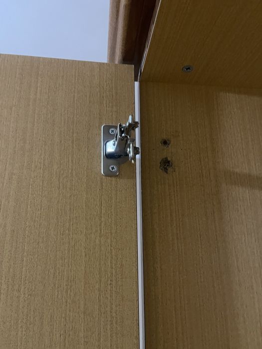 Отдам шкаф для одежды б/у.
