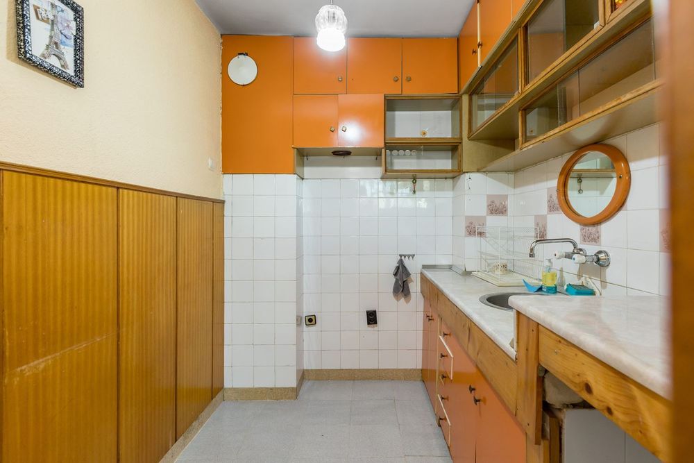 Продава се Тристаен апартамент в Плевен, Сторгозия - 72 кв.м за 1417 €/кв.м - Снимка #2