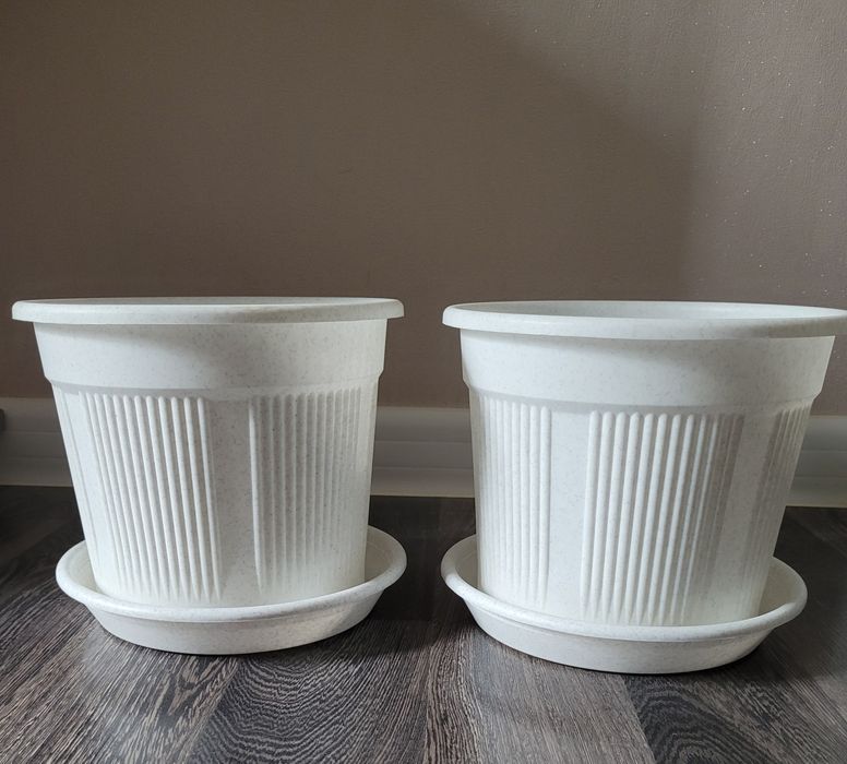 Продам комнатные горшки белые