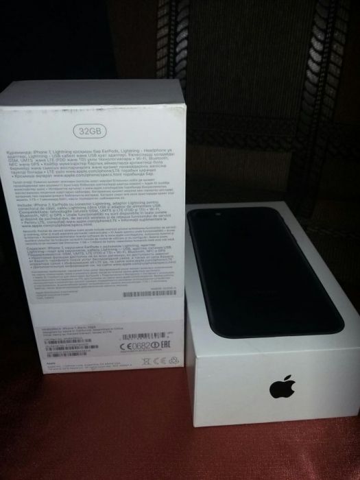 Cutie telefon în stare foarte bună