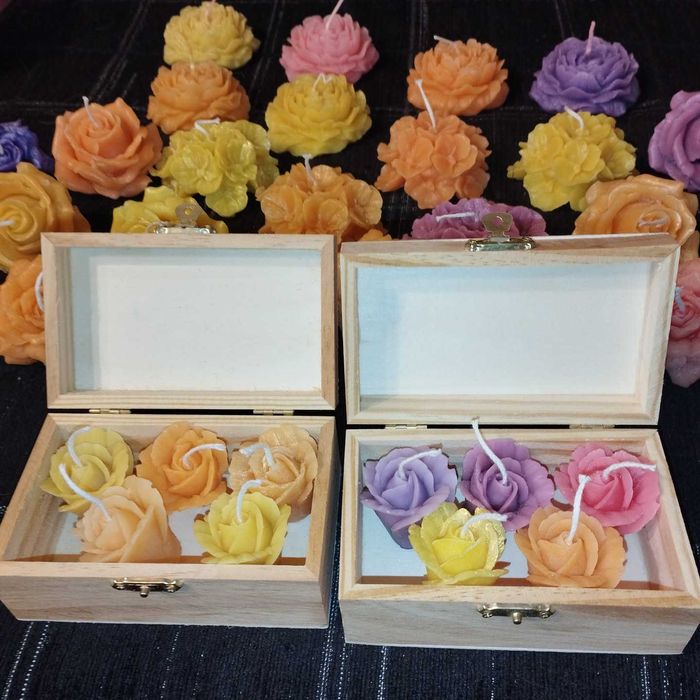 Ароматни восъчни свещи - цветя и рози различни цветове