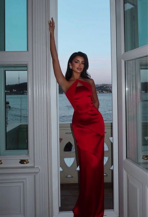 Платье размер xc и с, в олтичном состоянии, носила один раз