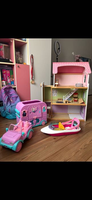 Дървена къща кемпер и лодка за кукли