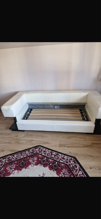 Canapea extensibila din piele crem