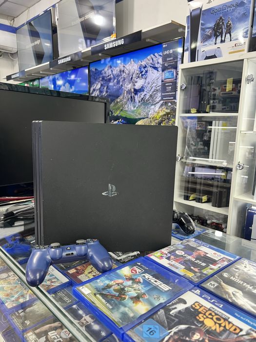 Play Station 4 pro 1TB в хорошем состоянии 4K