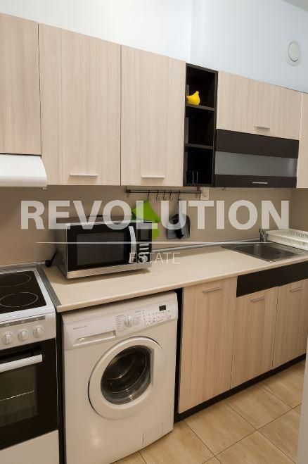 Дава се под наем Тристаен апартамент в Варна, Център - 90 кв.м за 600 € - Снимка #2