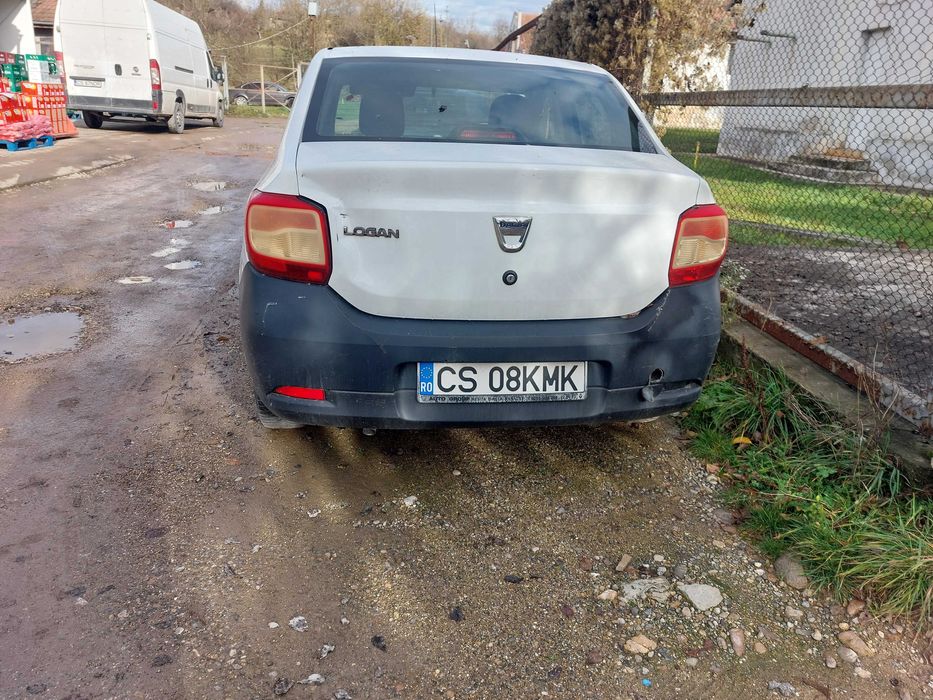 Vand Dacia Logan usor avariat an 2015, 1150 euro