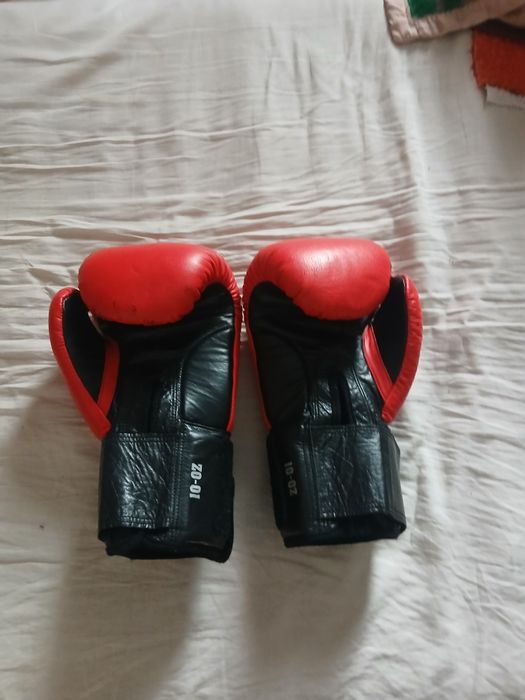 Боксови ръкавици