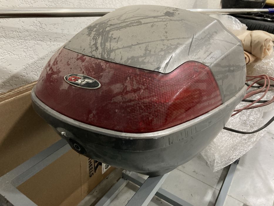 Багаж скутера и шлем