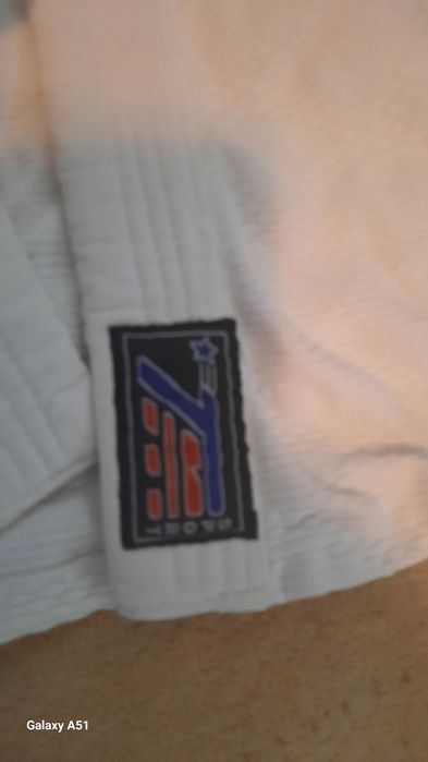 Продам белое кимоно