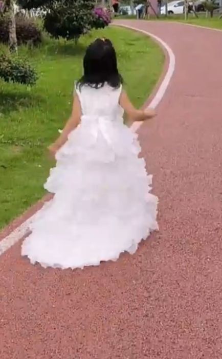 Белое торжественное платье для девочек