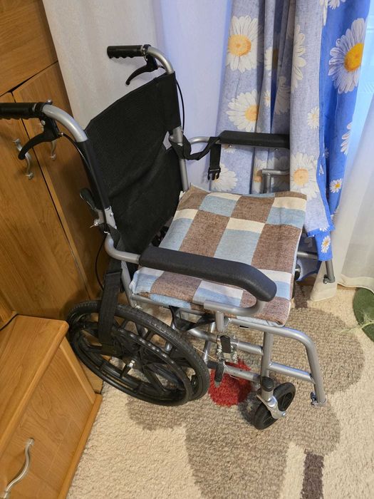 Vand pat spital medical electric, cu saltea Jysk, saltea antiescare, scaun cu rotile