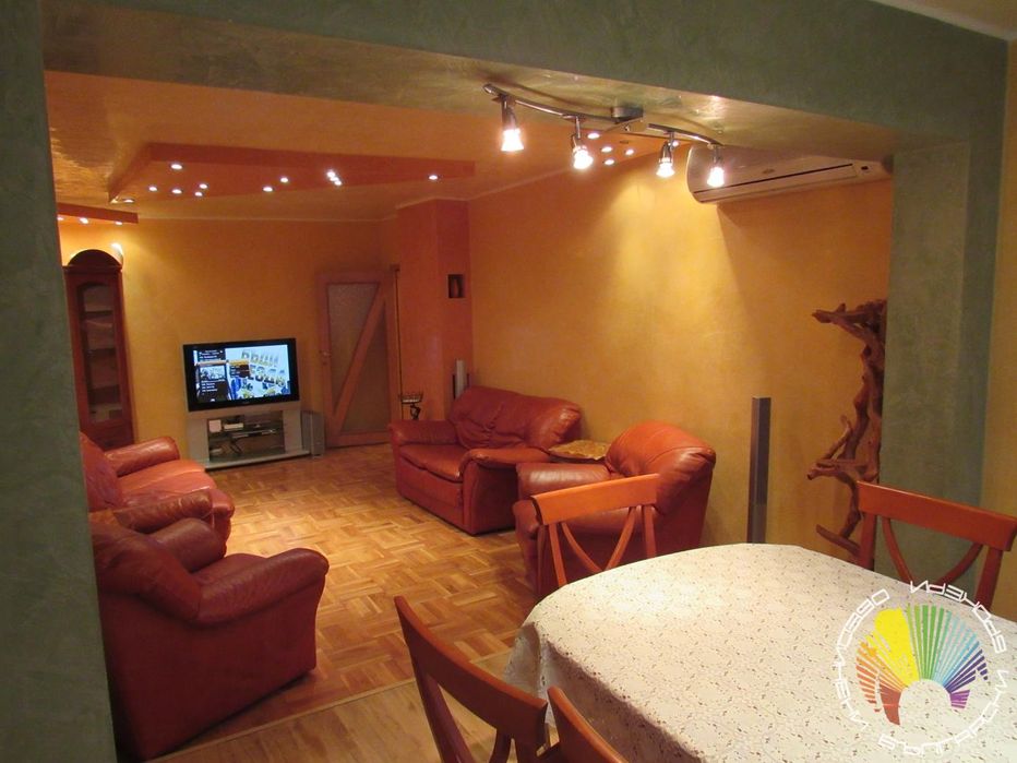 Дава се под наем Тристаен апартамент в Бургас, Възраждане - 110 кв.м за 382.5 € - Снимка #2