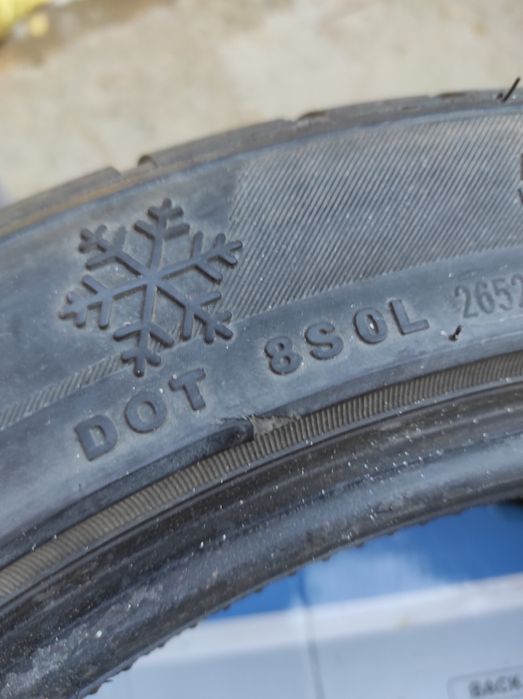 Продава автомобилни гуми 17 цола ,гумите са със 8 ММ грайфер запазени