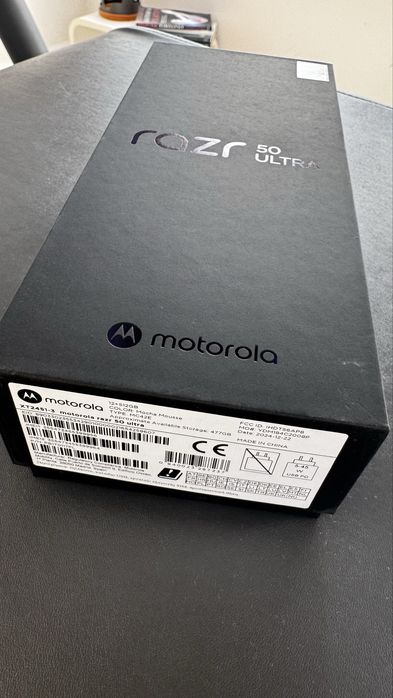 Motorola Razr 50 Ultra, culoare Mocha Mousse, 12GB RAM, 512 GB storage