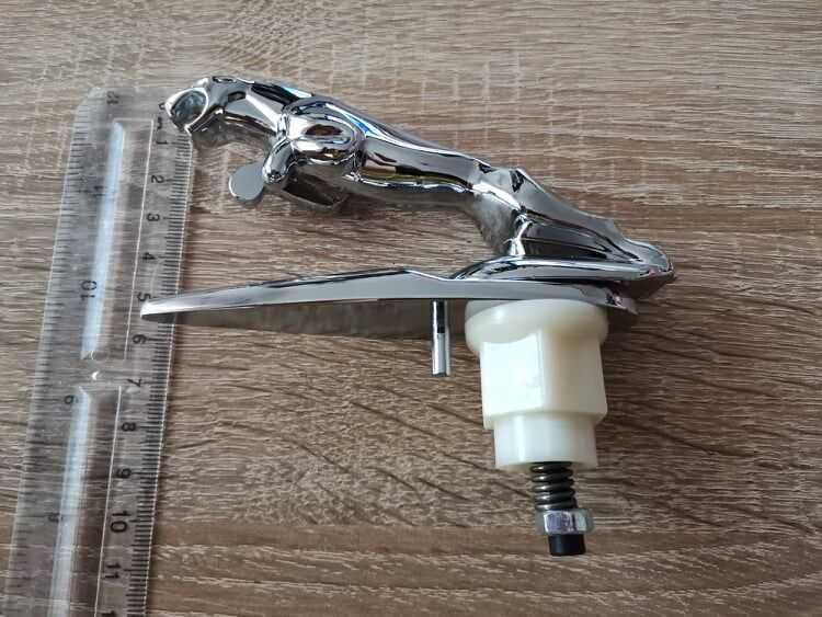 метална емблема Jaguar