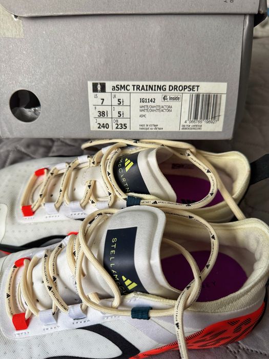 Продам новые кроссовки Adidas.