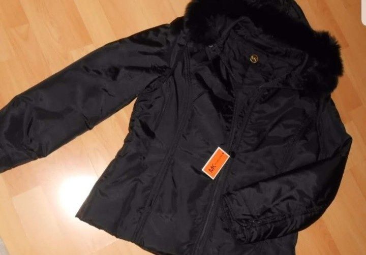 Geaca dama matlasata,sezonul rece,gluga blanita naturala