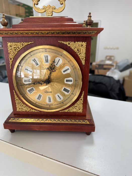 Часовник настолен немски