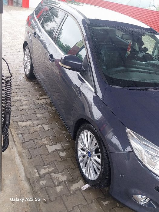 Vând Ford focus an2013