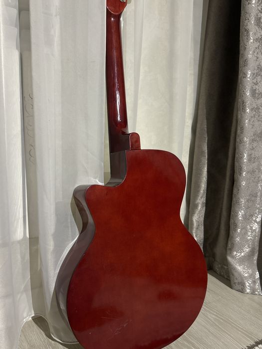 Продаю гитару новую