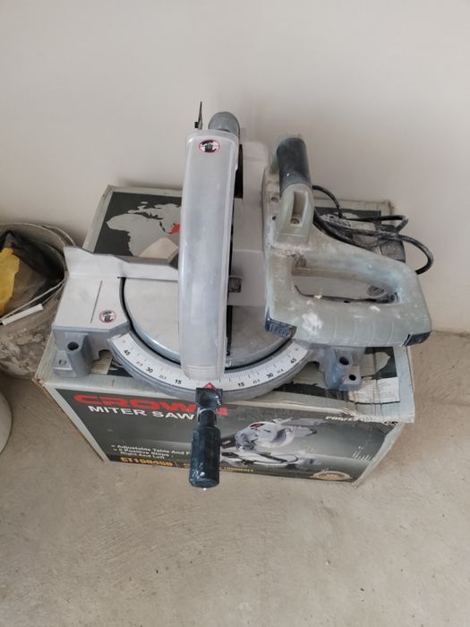 Продам торцовочную пилу гровн