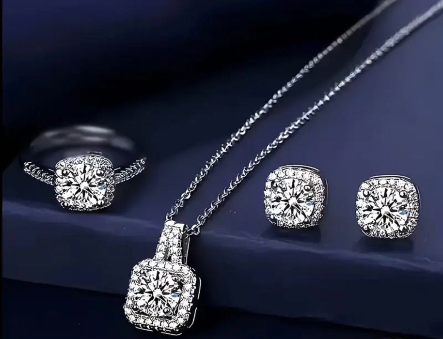 Комплект от 4 блестящи бижута