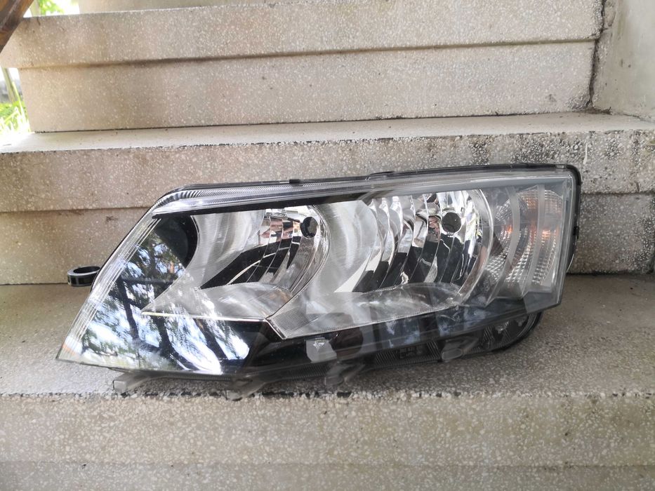 Фар Skoda Octavia ляв/Фар Шкода Октавиа Оригинален