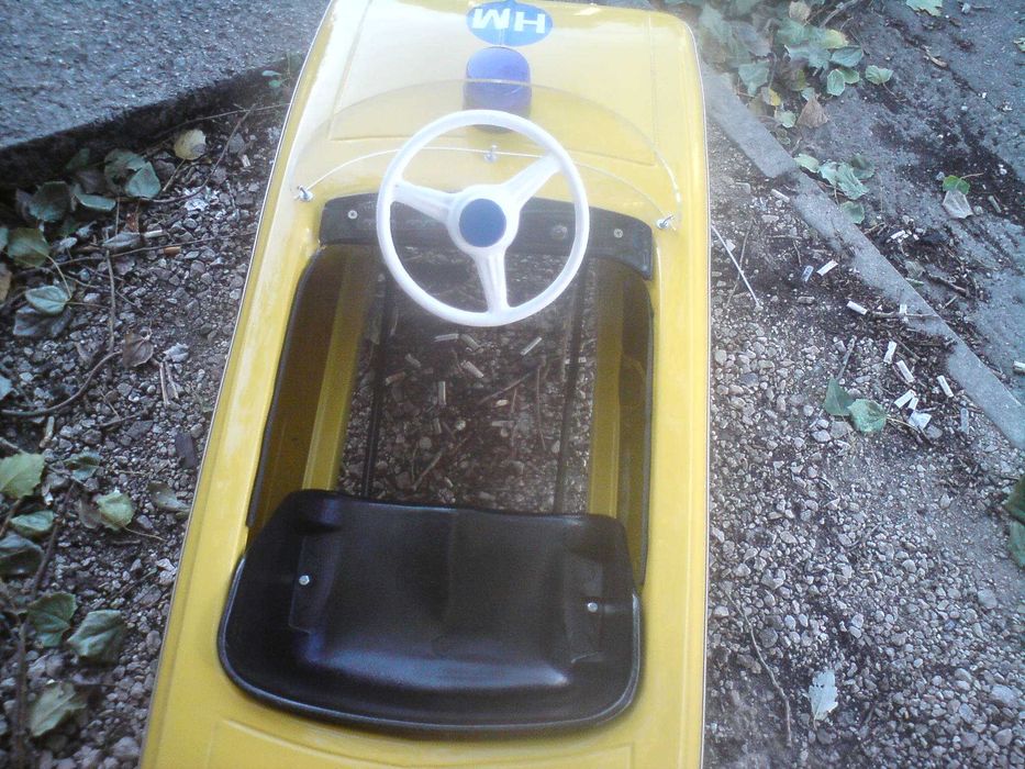 метална детска ретро кола с педали МОСКВИЧ милиция полиция