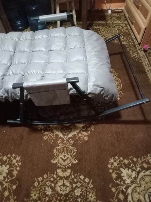 Продам кресло качалка  новое.
