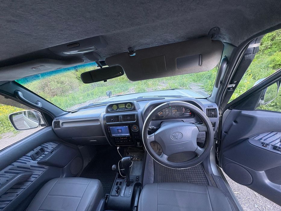 Toyota Land Cruiser Prado 90