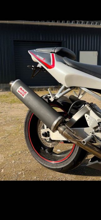 Vând Yamaha R6, an fabricație 2003, în stare foarte bună, întreținută cu grijă.