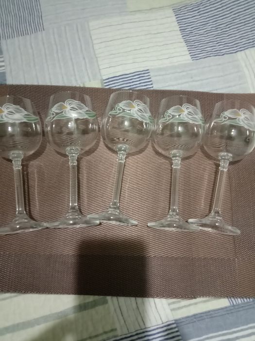 Праздничные бокалы,Комплект посуды, графин и стаканы и овощерезка