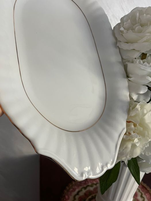 Platou oval elegant pentru servit