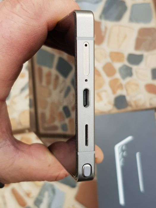 Vând Samsung galaxy S  25  Ultra