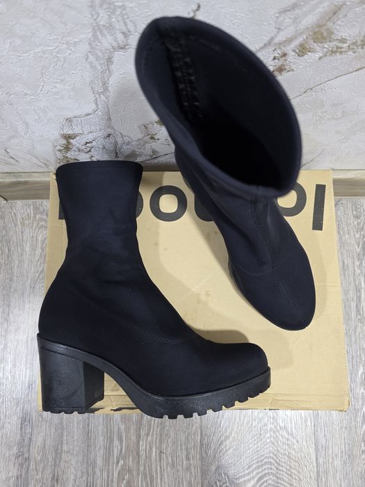 Продам сапоги на каблуке