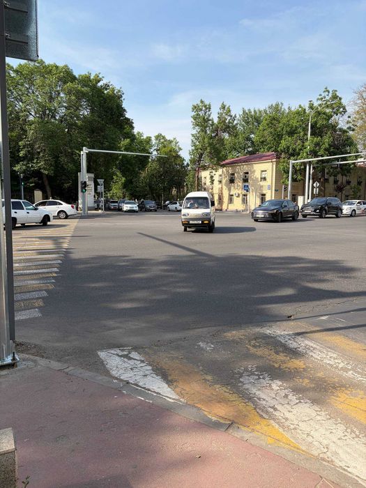 Сдается в аренду трехкомнатный офис на Нукусской, 57
