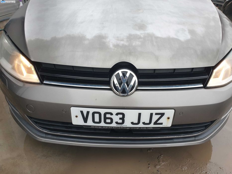 Grila Centrala cu Emblema Sigla de pe Bara Spoiler Fata Volkswagen Golf 7 2013 - 2017 [K9879]