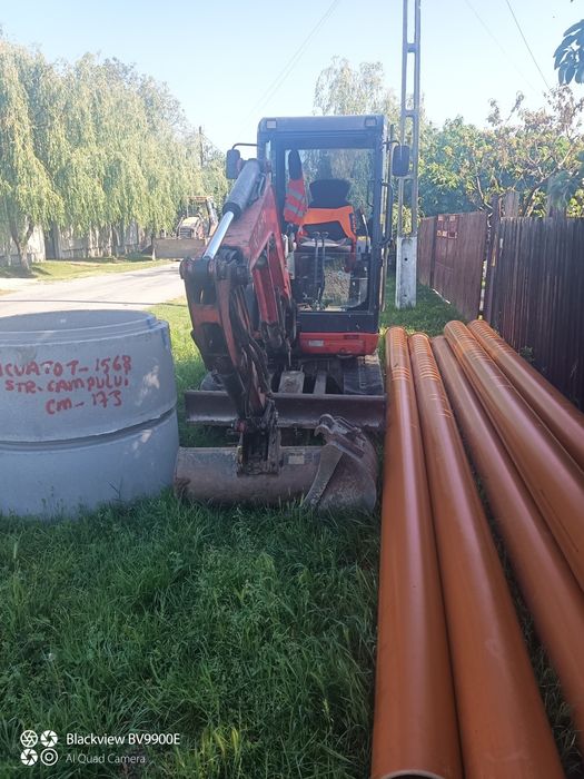 Execut lucrări cu miniexcavator