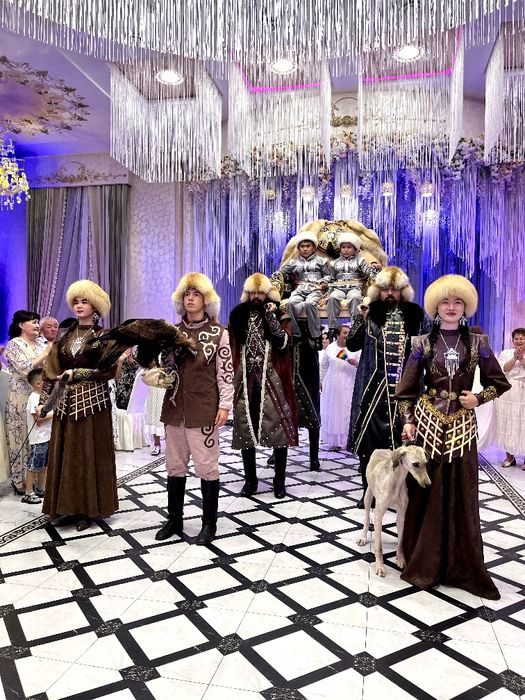 Құмай тазы ит және бүркіт. Алматы