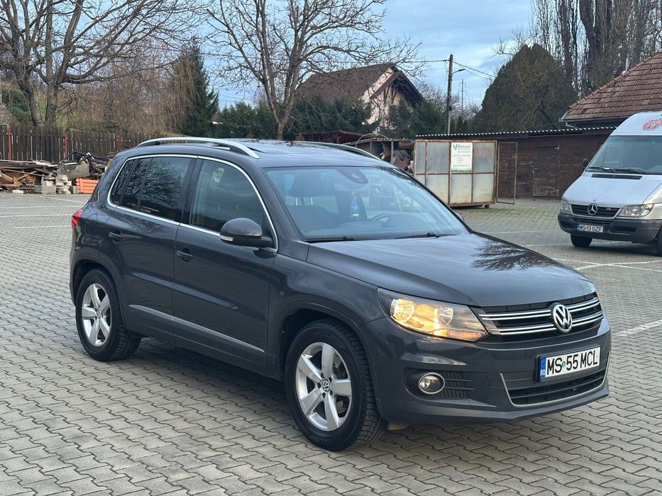VOLKSWAGEN Tiguan