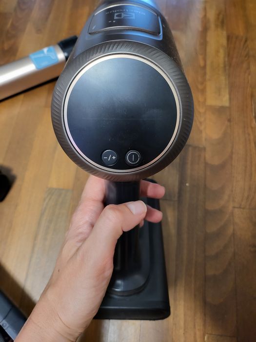 Вертикална прахосмукачка Electrolux Ultimate 800