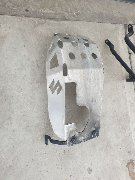 Suzuki V-storm 2004-2010г. Стойка за странични куфари,  преден ролбар.