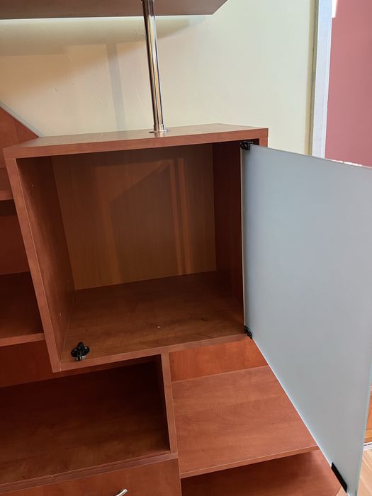 Dulap cu sertare, rafturi si minibar