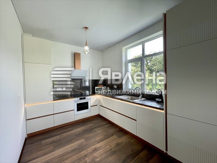 Панорама море! Еднофамилна триетажна къща сред тишина и спокойствие