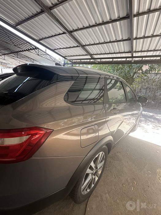 Lada Vesta SW Cross 1.8 AMT xamelyon