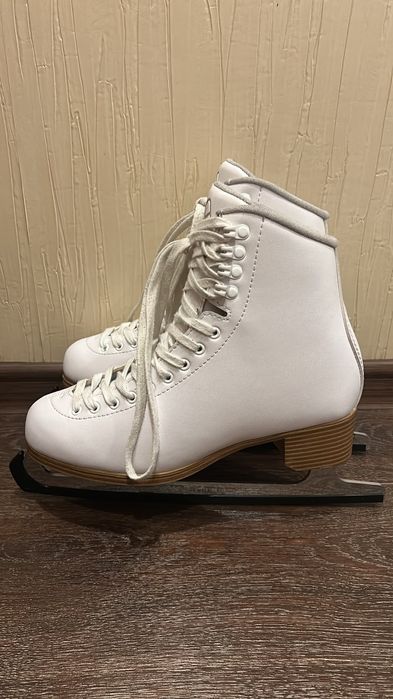 Фигурные коньки Jackson JC500