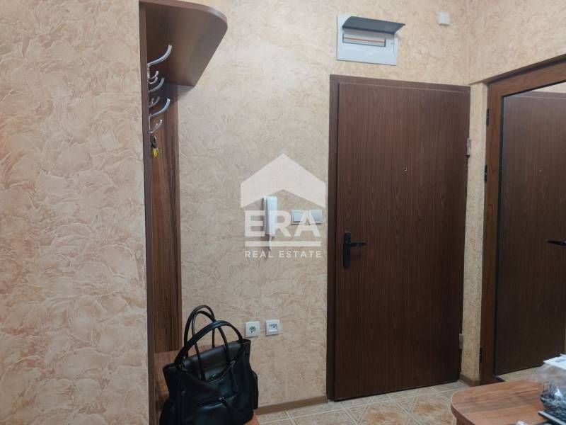 Тристаен апартамент под наем в кв.Училищни