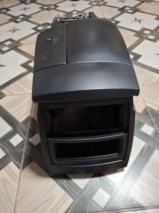 BMW e60 подлокотник